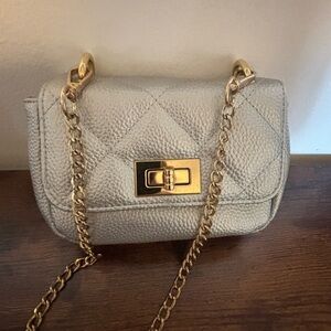 Elegant Quilted Chain Shoulder Bag - Silver (New)